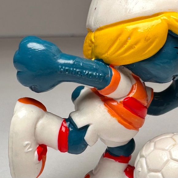 Vintage Soccer Smurfette Schleich 1989 Hong Kong Football Smurf PVC Figure - Picture 10 of 10
